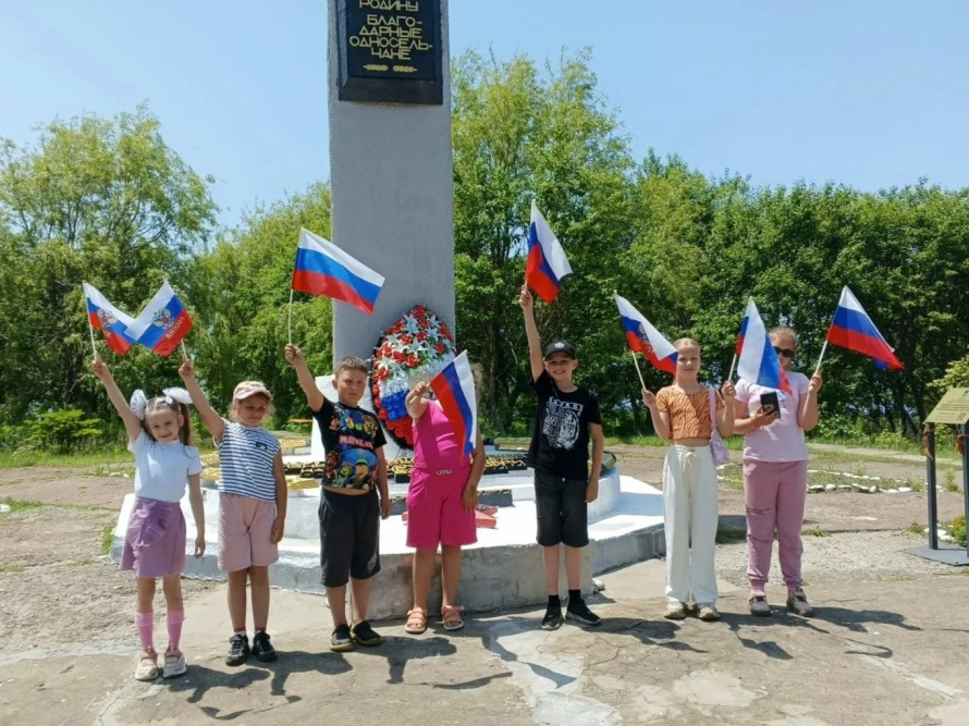 12 июня Игра-путешествие "Моя Россия" прошла в СП "Клуб села Анна", где ребята в интерактивном формате исследовали важные аспекты нашей культуры и истории, проходя увлекательные станции. После отправились на обзорную экскурсию по селу Анна